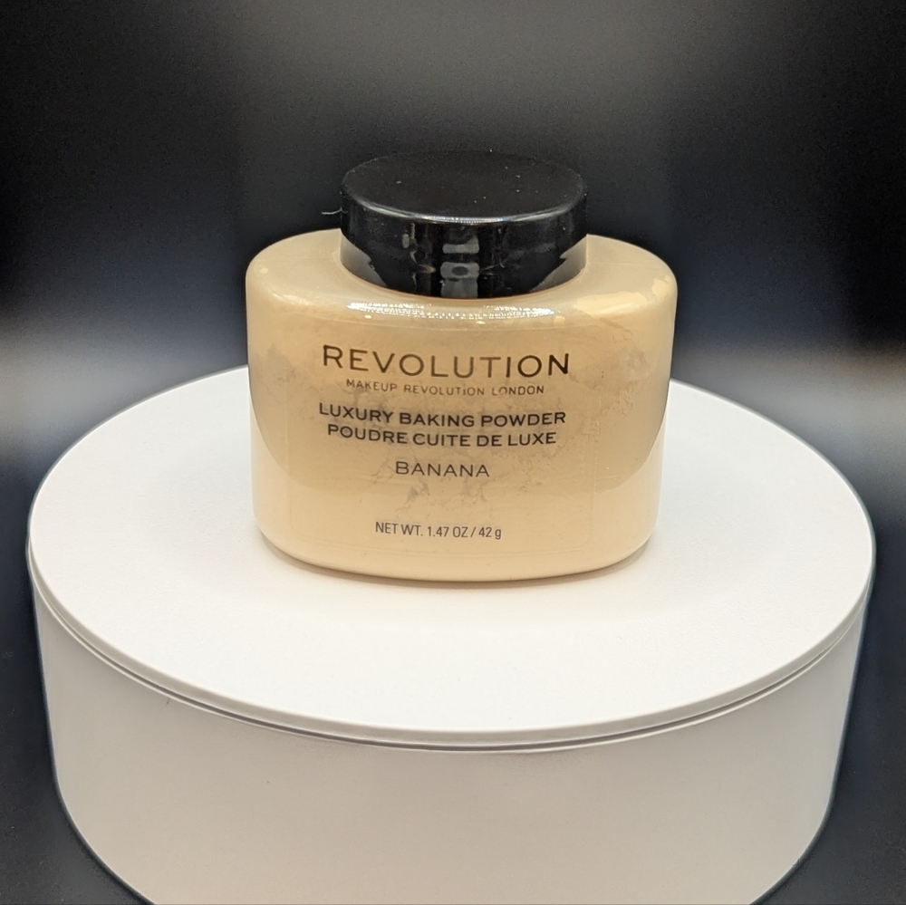Revolution Beauty Luxury Baking Powder in Banana *Old Formula Lg Size NIP Sealed